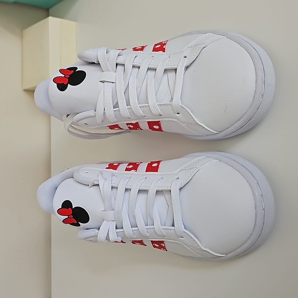 Never worn Adidas Women's 7/2 Grand Court Base x Disney 'Minnie Mouse' 2021